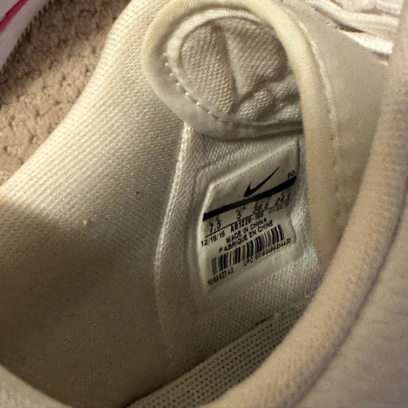 Nike women’s Air Force 1 Jester XX white and pink. Size 7.5. - Picture 3 of 8